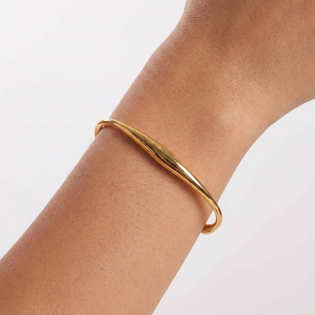 Aria Gold Bangle