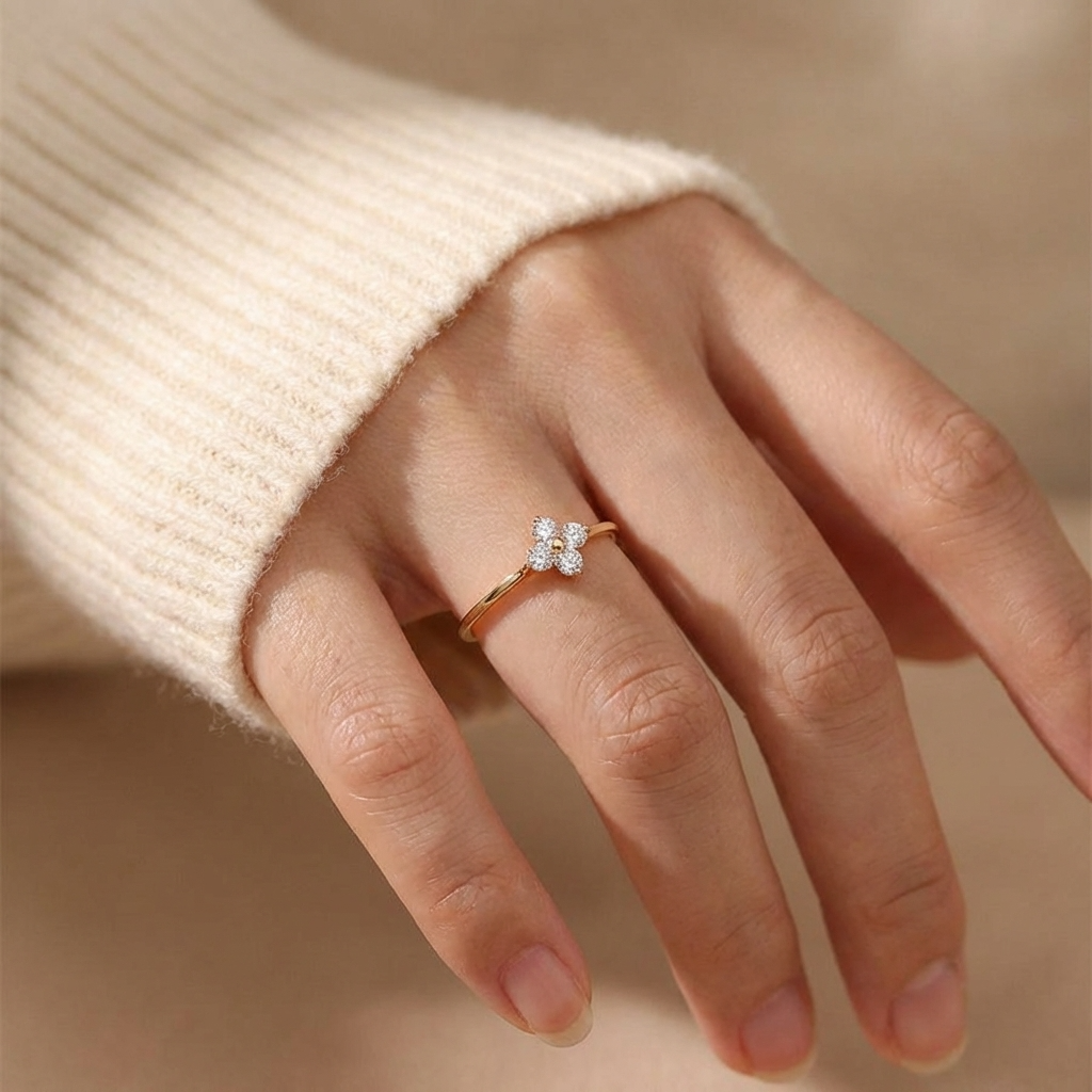 Léa Crystal Clover Ring