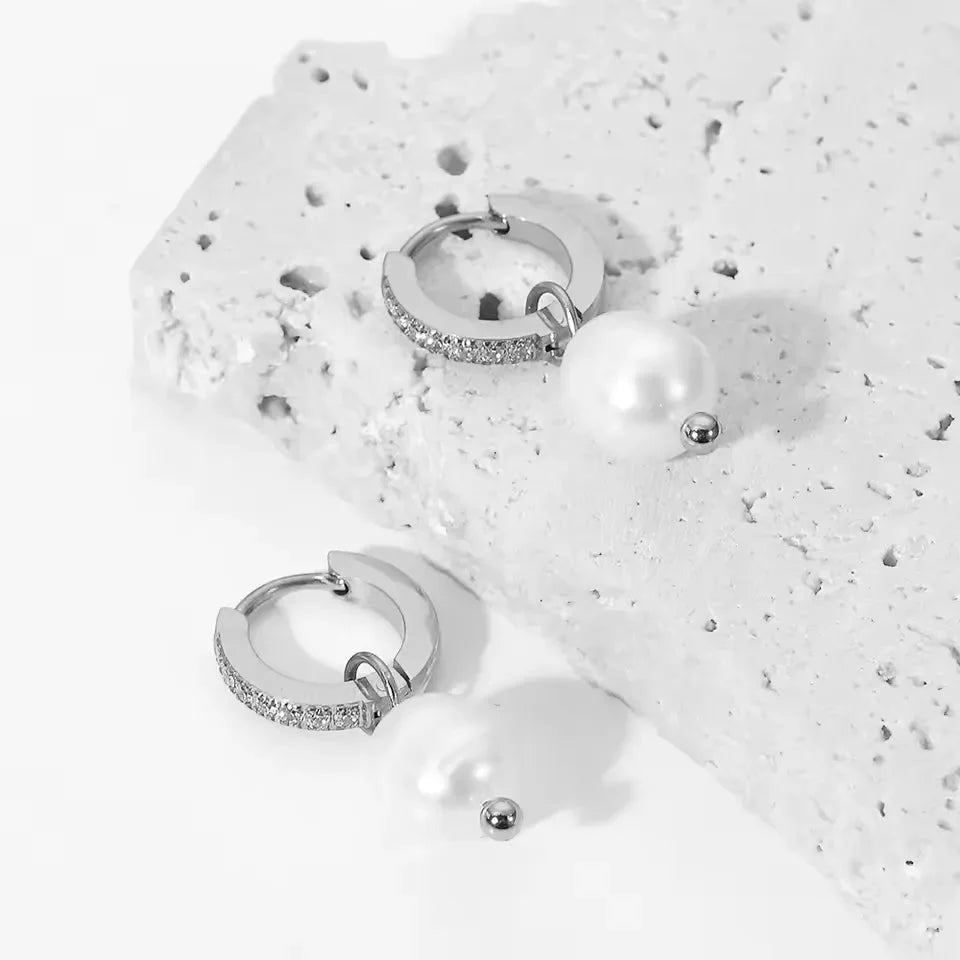 Luna Pearl Earrings