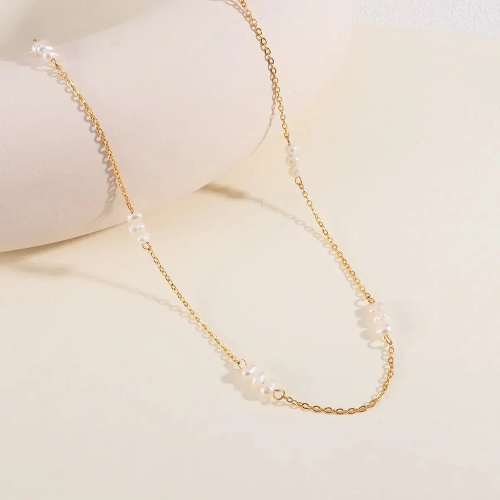 Noa Petite Pearl Necklace