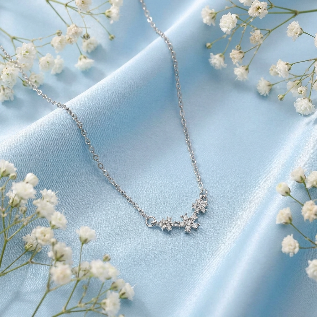 Petite Daisy Trio Necklace